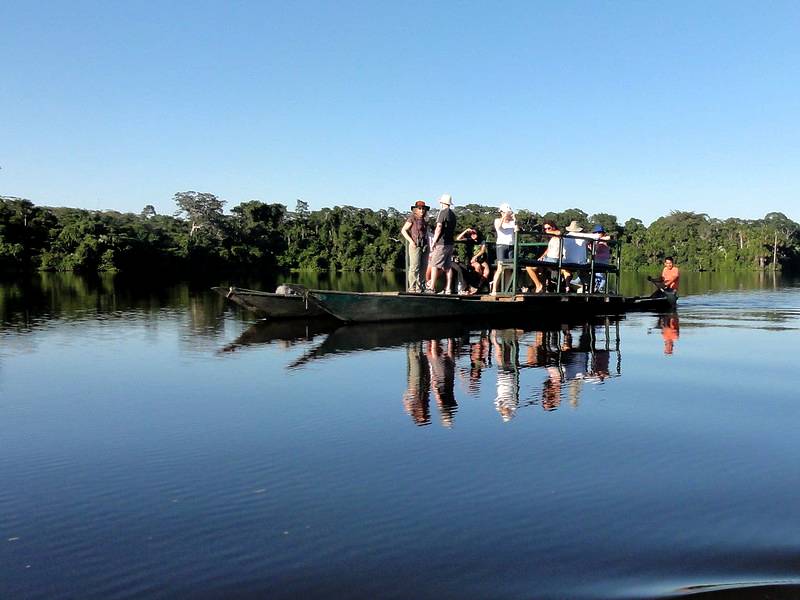 sandoval-lake-tourists-on-boat.jpg